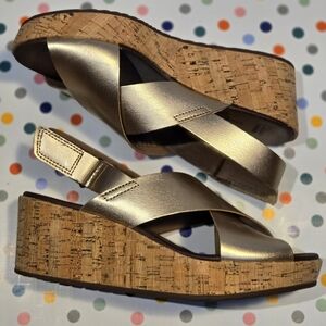 Clarks Collection Soft Cushion Stasha Hale Comf Platform Wedge Sandal 10 Gold